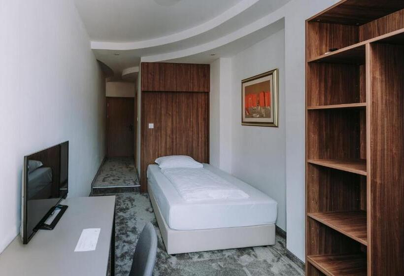 スタンダードシングルルーム, Sliško