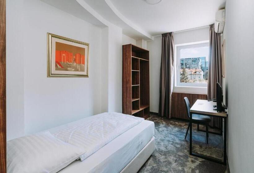 スタンダードシングルルーム, Sliško