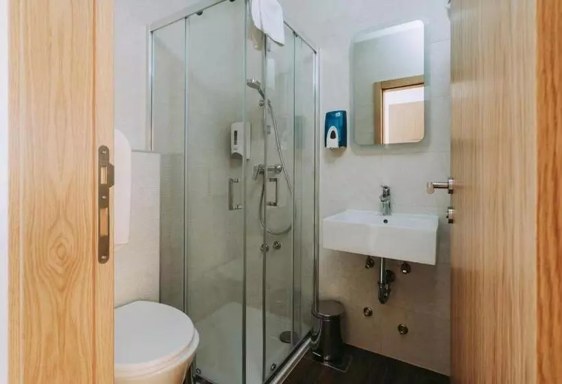 Habitación Estándar, Sliško