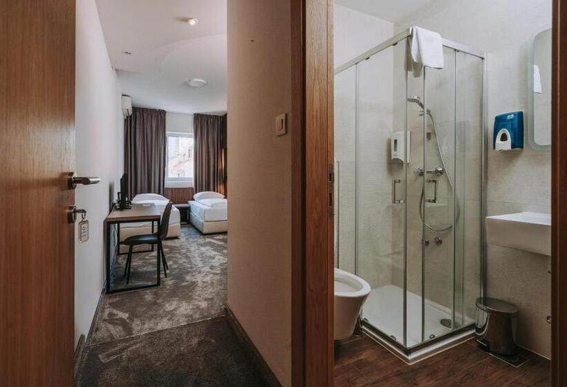 スタンダードルーム, Sliško