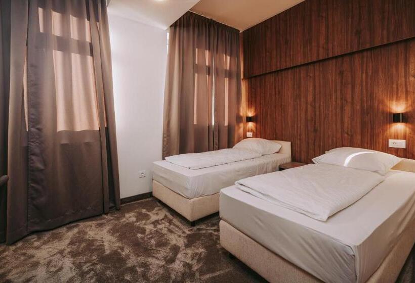 スタンダードルーム, Sliško