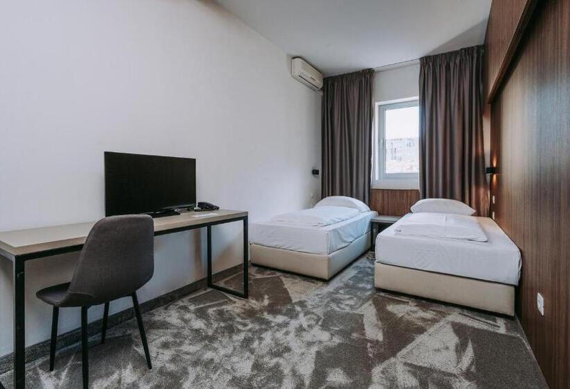 スタンダードルーム, Sliško