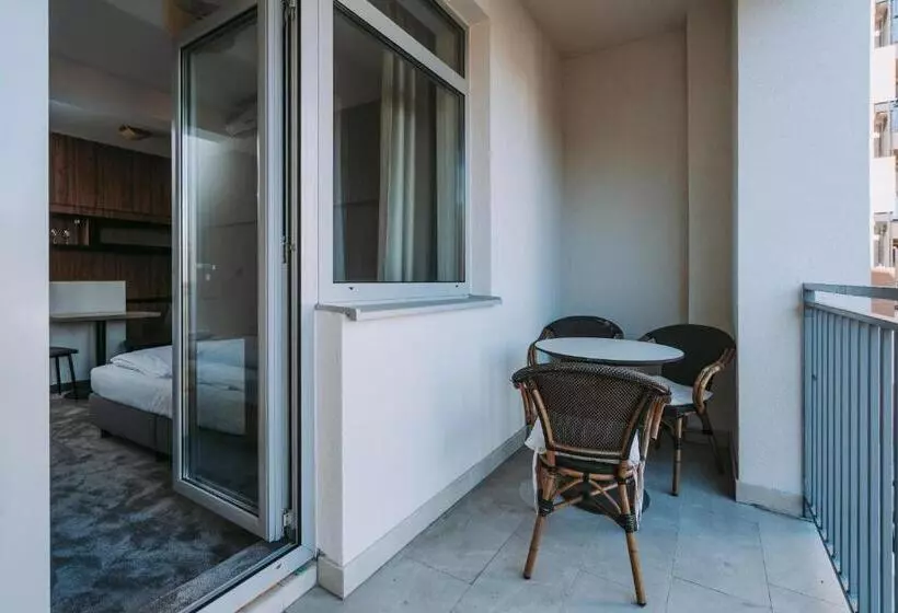Habitación Familiar, Sliško