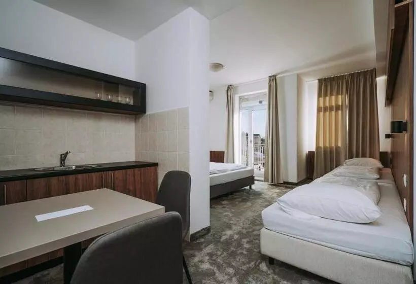 Habitación Familiar, Sliško