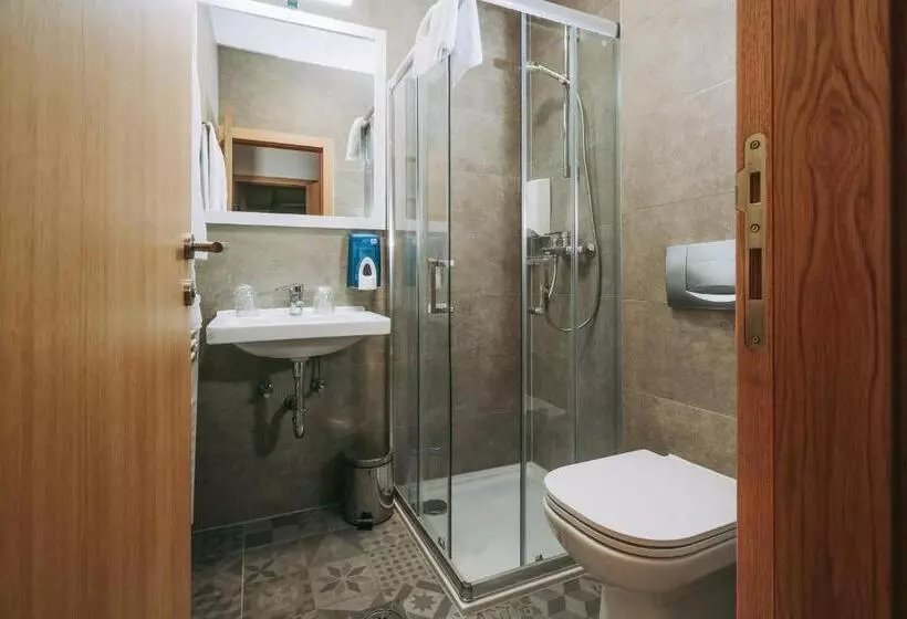 Habitación Estándar con Balcón, Sliško