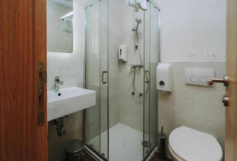 バルコニー付きスタンダードルーム, Sliško