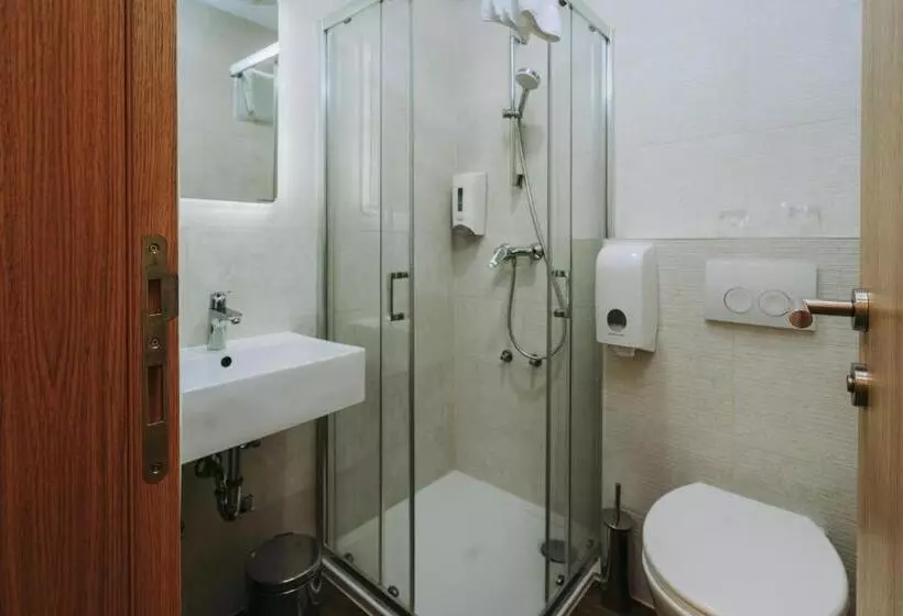 Habitación Estándar con Balcón, Sliško
