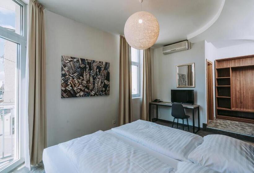 バルコニー付きスタンダードルーム, Sliško