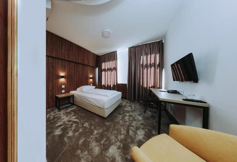 スタンダードシングルルーム, Sliško