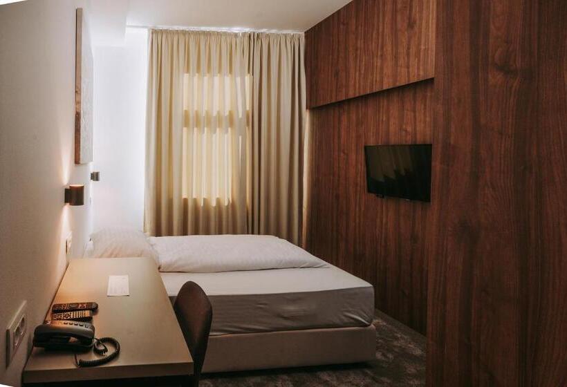 スタンダードシングルルーム, Sliško