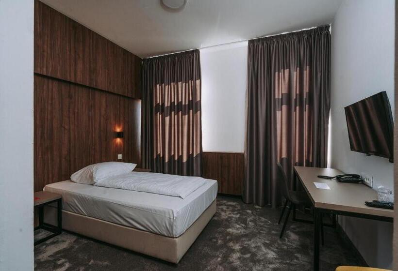 スタンダードシングルルーム, Sliško