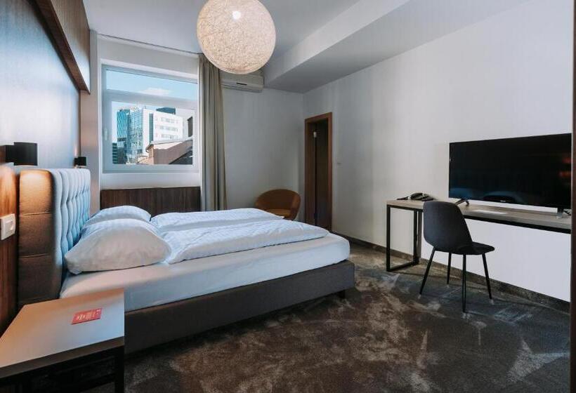 スタンダードルーム, Sliško