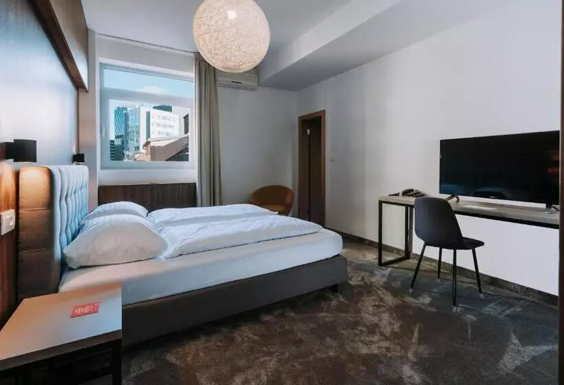 Habitación Estándar, Sliško