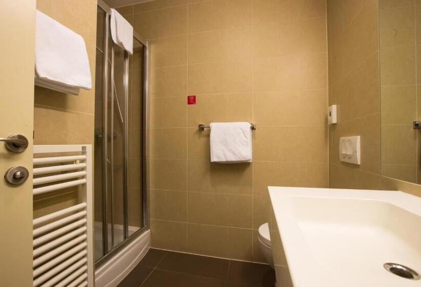 スタンダードルーム, Sliško