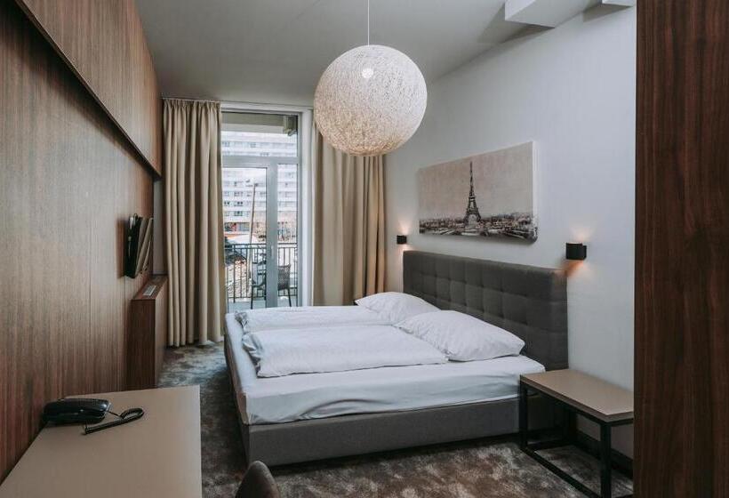 バルコニー付きスタンダードルーム, Sliško