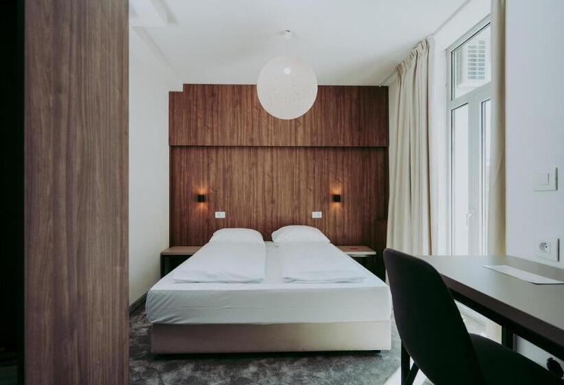 バルコニー付きスタンダードルーム, Sliško