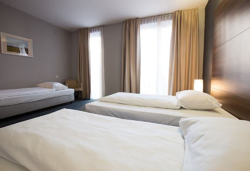 コンフォートトリプルルーム, Sliško