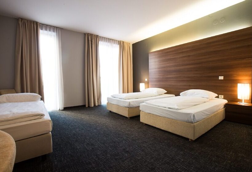 コンフォートトリプルルーム, Sliško