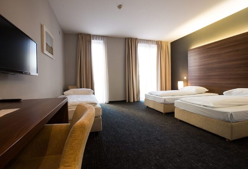 コンフォートトリプルルーム, Sliško