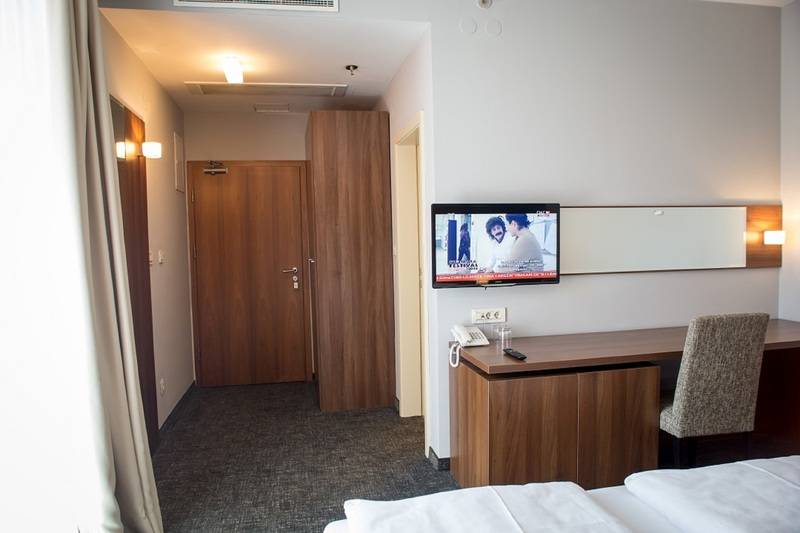 スタンダードシングルルーム, Sliško