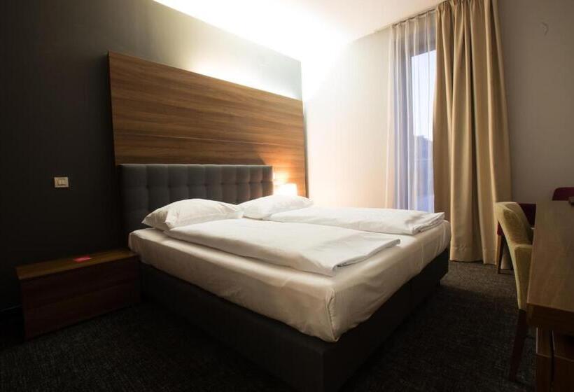 スタンダードルーム, Sliško