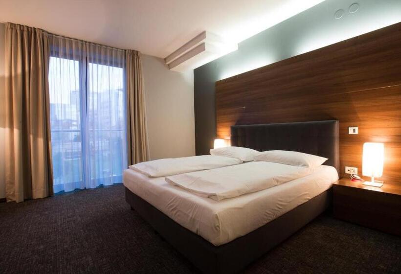 スタンダードルーム, Sliško