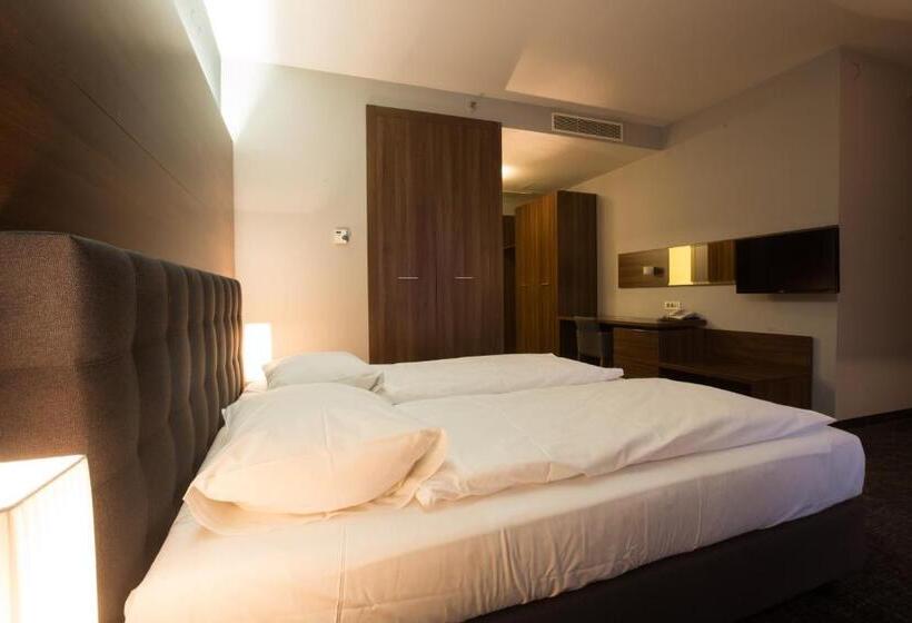 スタンダードルーム, Sliško