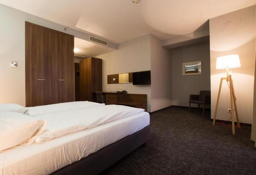 スタンダードルーム, Sliško