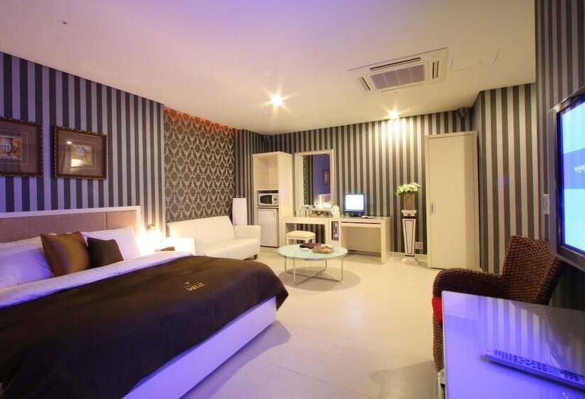 Chambre Supérieure, Wiz