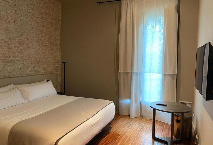 Номер Стандарт с Балконом, Uma Suites Pau Claris