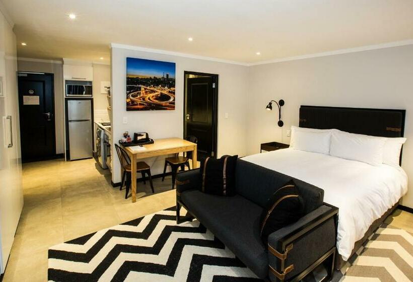 スタンダードスタジオ, Max Executive Apartments