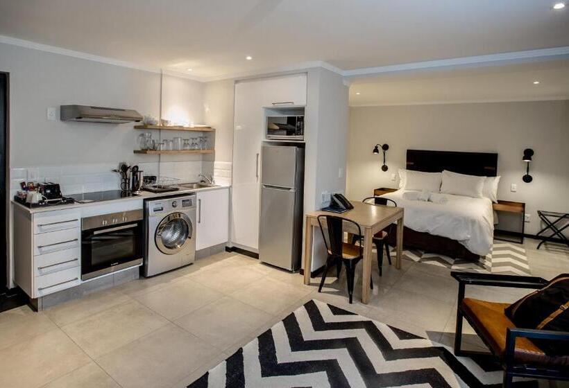 סטודיו אקזקיוטיב, Max Executive Apartments