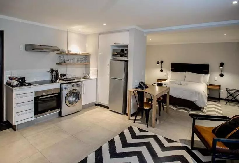 エクゼクティブワンルーム, Max Executive Apartments