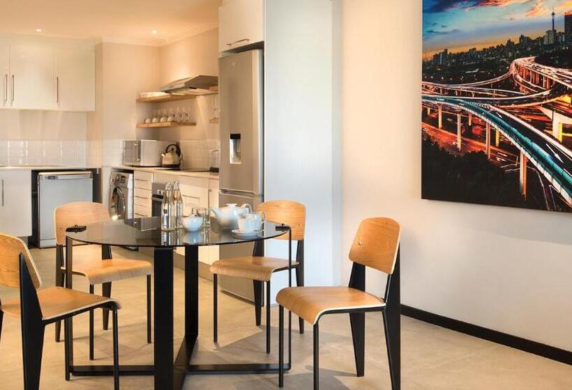 דירת שני חדרים, Max Executive Apartments