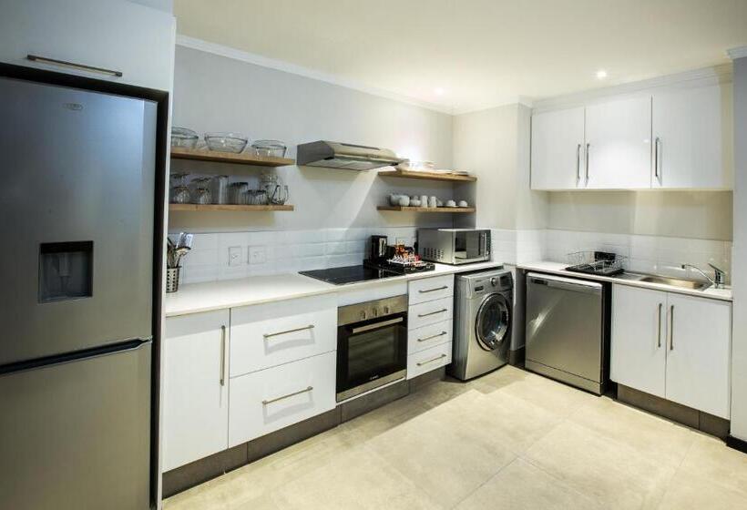 דירת שני חדרים, Max Executive Apartments