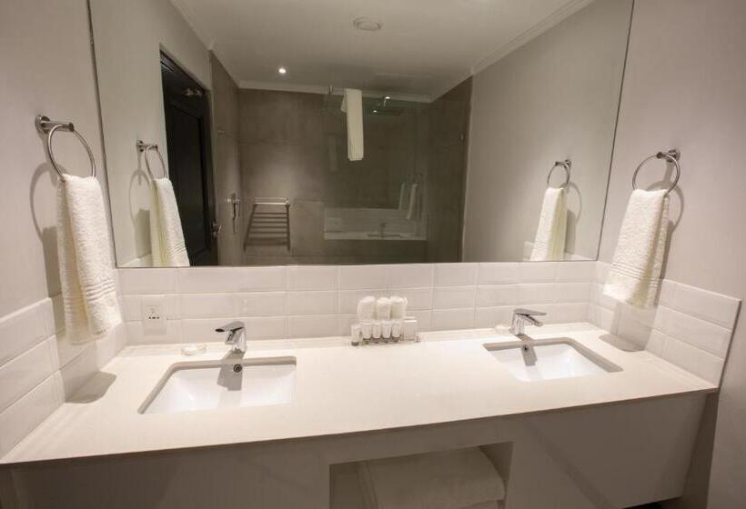 דירת 2 חדרי שינה עם נוף לגינה, Max Executive Apartments