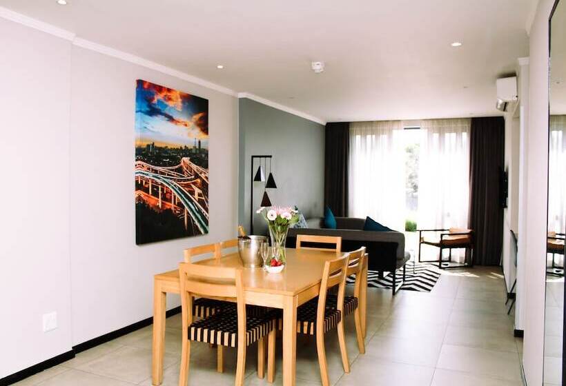 דירת שלושה חדרים, Max Executive Apartments