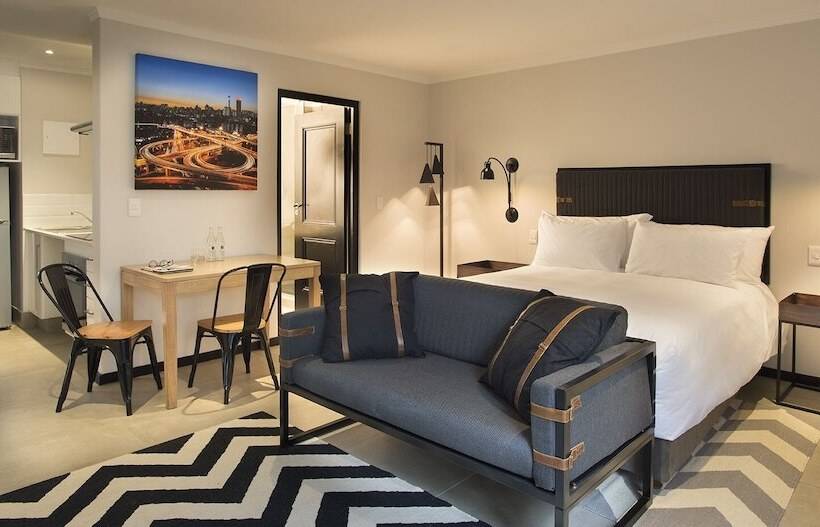 スタンダードスタジオ, Max Executive Apartments