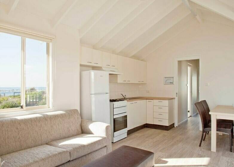 キャビン, Blue Lagoon Beach Resort