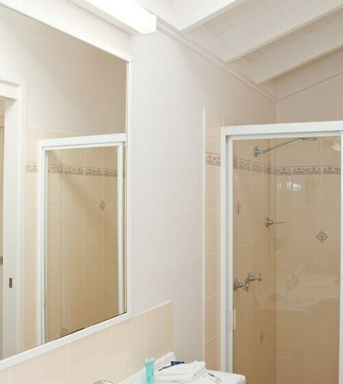 キャビン, Blue Lagoon Beach Resort