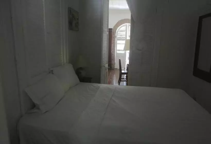 3 Bedroom Suite, Florita