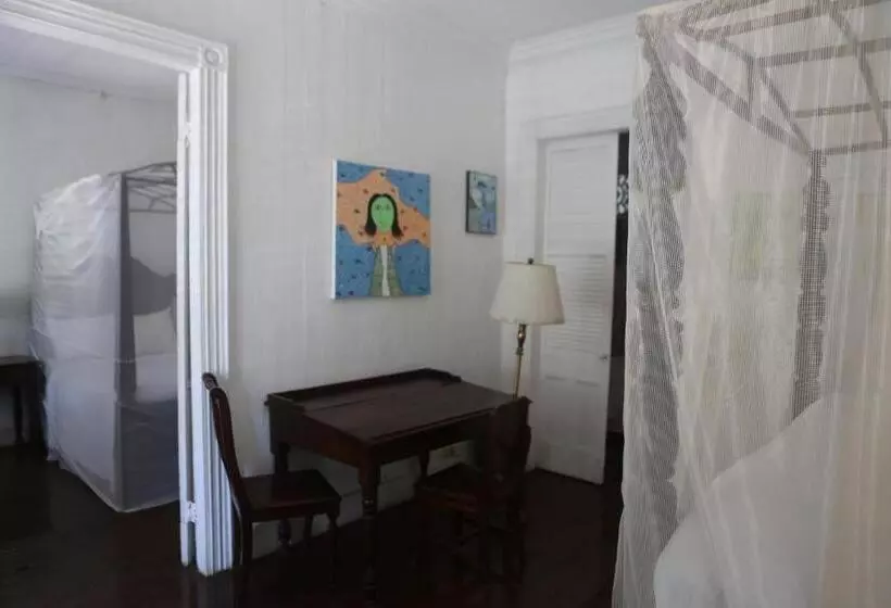 3 Bedroom Suite, Florita