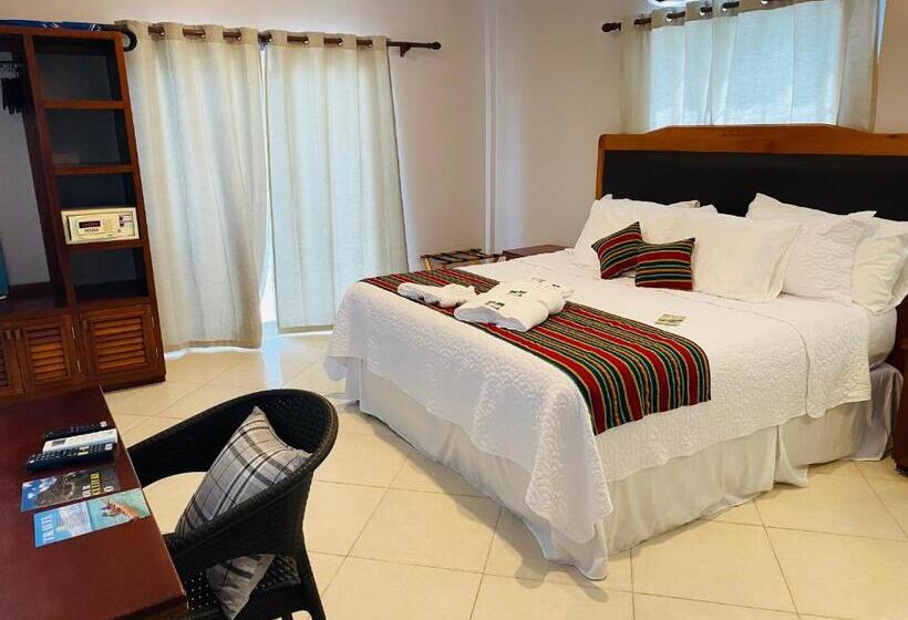 Люкс Мастер, La Isla Resort