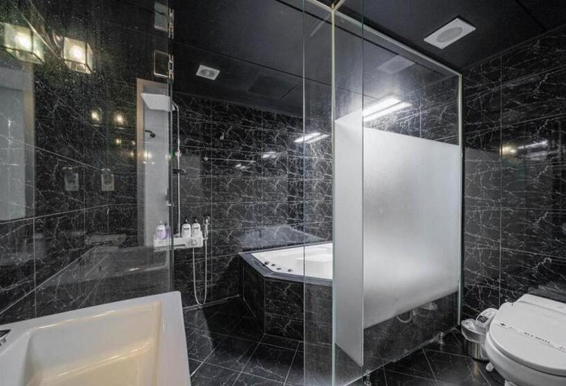 Номер Deluxe, Rex