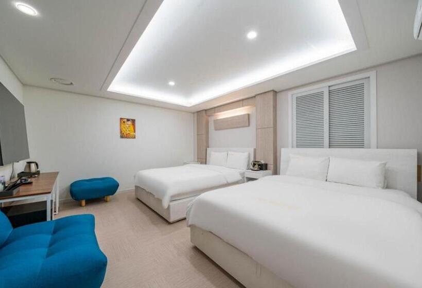 Номер Deluxe, Rex