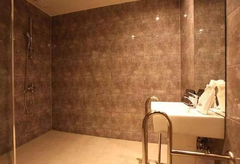 Standard-huone, Rich