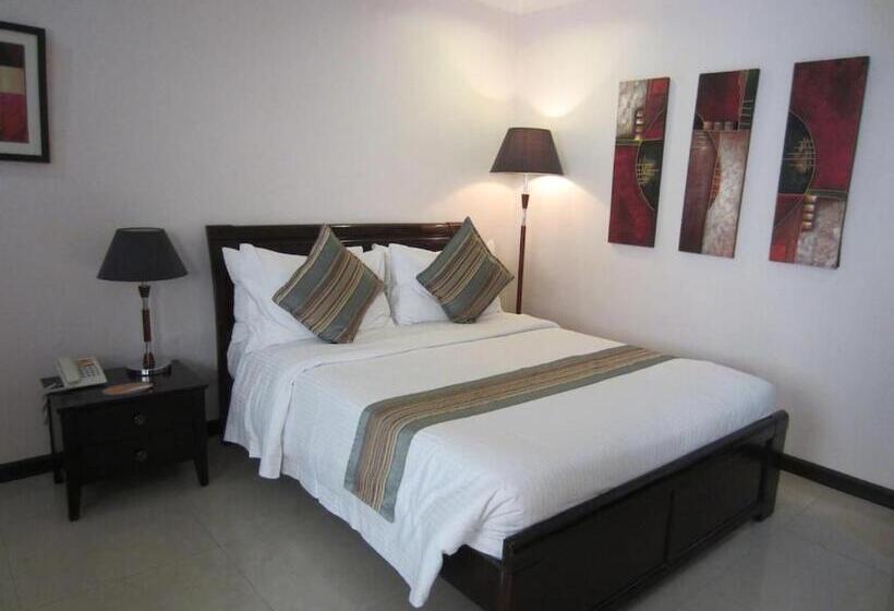 اتاق لوکس, The Suites At Calle Nueva