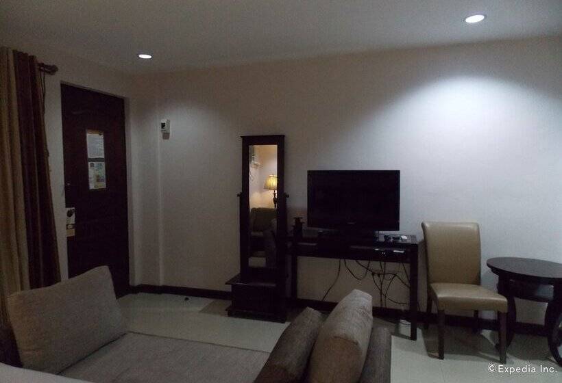 سوییت لوکس, The Suites At Calle Nueva