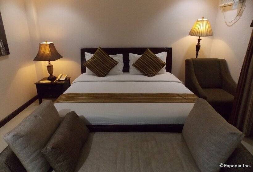 سوییت لوکس, The Suites At Calle Nueva