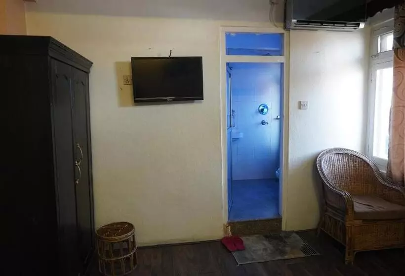 اتاق لوکس, Travelers Home